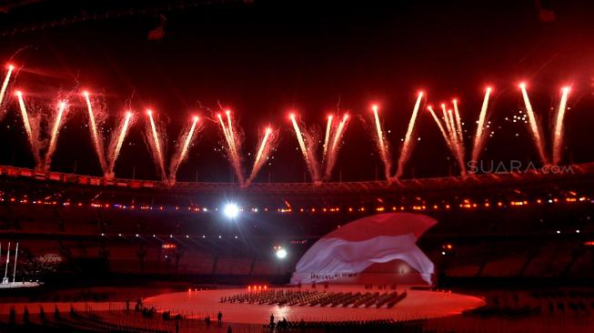 Suasana pembukaan Asian Para Games 2018 di Stadion Utama GBK, Senayan, Jakarta, Sabtu (6/10). [Suara.com/Muhaimin A Untung]