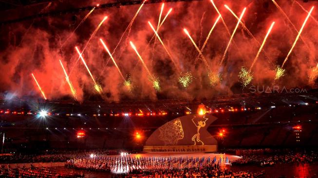 Suasana pembukaan Asian Para Games 2018 di Stadion Utama GBK, Senayan, Jakarta, Sabtu (6/10). [Suara.com/Muhaimin A Untung]