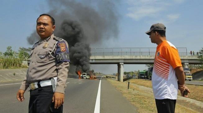 Kecelakaan maut terjadi saat iring-iringan Gubernur Anies Baswedan melintas di Tol Cipali. (Dok. Pemprov DKI Jakarta)