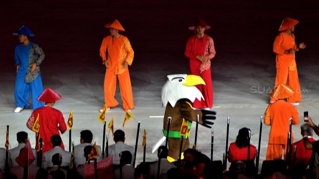 Suasana pembukaan Asian Para Games 2018 di Stadion Utama GBK, Senayan, Jakarta, Sabtu (6/10). [Suara.com/Muhaimin A Untung]