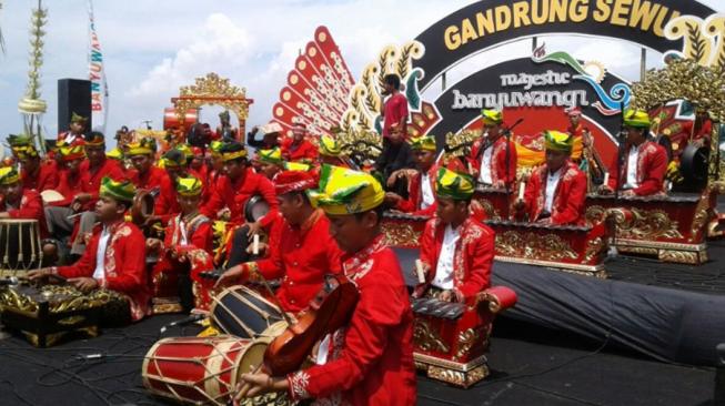 1.000 Patung Penari Ikut Warnai Festival Gandrung Sewu 2018