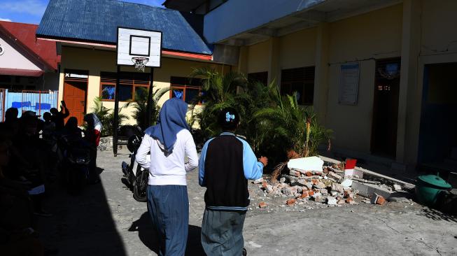 Mataram Diguncang Gempa 5,7 SR, Banyak Siswa Nangis Saat Ujian