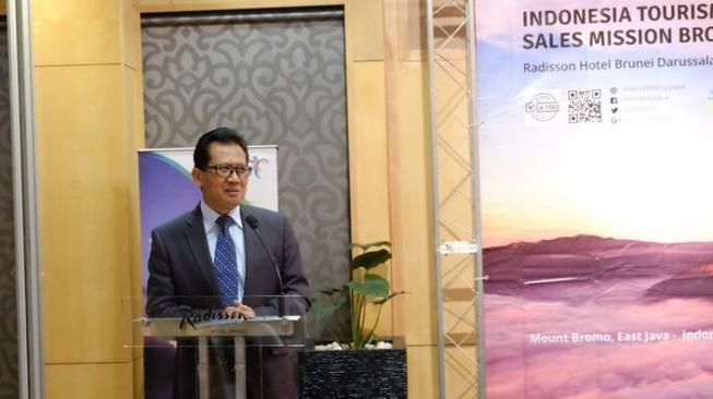 Duta Besar Indonesia untuk Brunei, Sujatmiko, dalam Indonesian Tourism Table Top Sales Mission di Hotel Radisson, Bandar Seri Begawan. (Dok: Kemenpar)