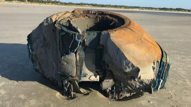 Bikin Geger, Ditemukan Objek Misterius di Pinggir Pantai