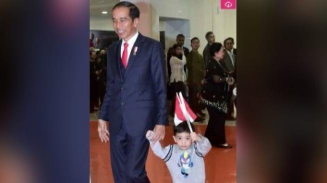 Presiden Bawa Cucu di Asian Para Games, Warganet: Parah...