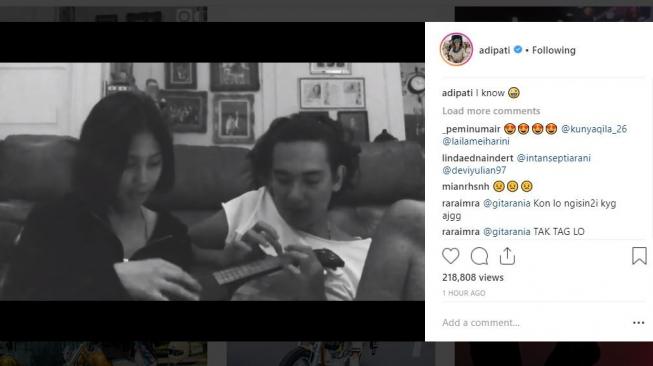 Adipati Dolken duet dengan sang kekasih Vanesha Prescilla. [instagram/adipati]