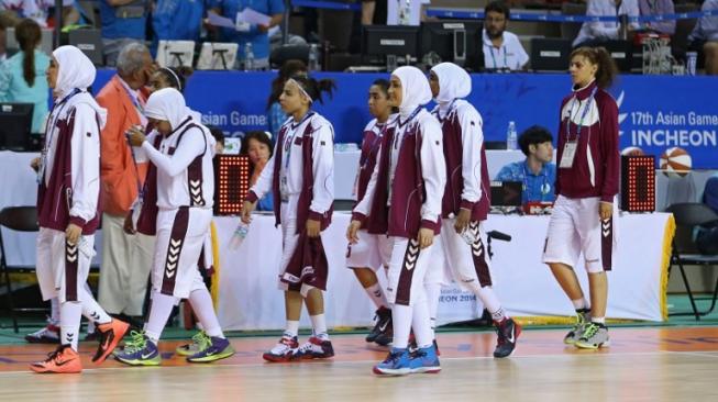 Timnas basket putri Qatar memilih mundur dari keikutsertaan di Asian Games 2014 karena ada larangan pemakaian hijab bagi para pemain. [AFP/Al-Watan Doha/Karim Jaafar]