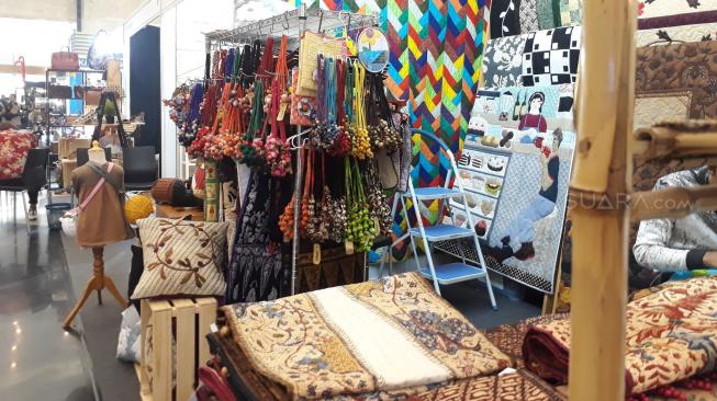 Pameran Crafina 2018 cocok untuk berburu kerajinan nusantara. (Suara.com/Firsta Nodia)