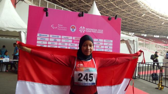 Karisma Evi Tiarani, meraih medali emas 100 meter putri klasifikasi T42/T63 [Suara.com/Arief Apriadi]. 