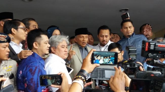 Massa 212 Minta Masuk Polda untuk Temani Amien Rais