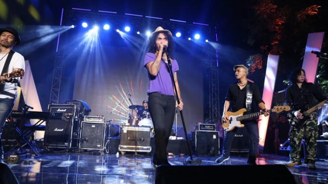 Penampilan Slank dalam Konser Solidaritas Indonesia untuk Sulteng. (Ferry Noviandi/Suara.com)