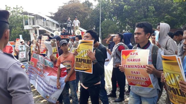 Nama Tito Disebut, Pendemo: Ada yang Ingin Benturkan KPK - Polri