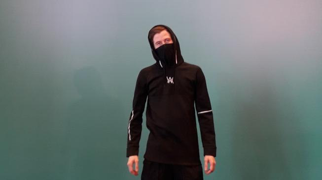 Alan Walker Senang Banyak Penggemar Pakai Hoodynya di Indonesia