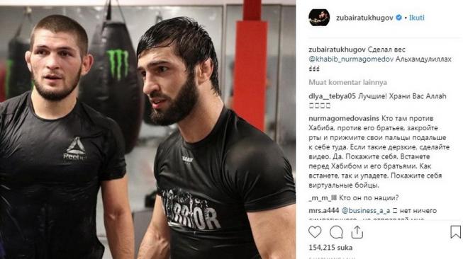 Khabib Nurmagomedov (kiri) bersama rekan setimnya yang juga atlet tarung bebas UFC, Zubaira Tukhugov. [Instagram@zubairatukhugov]