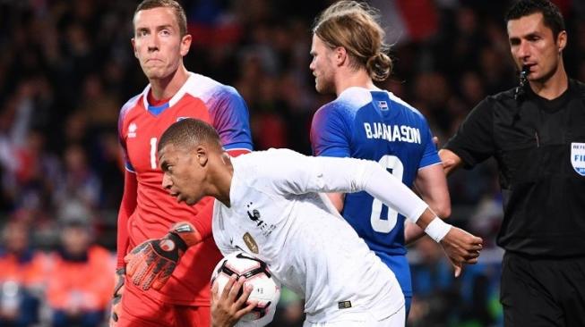 Ini Alasan Deschamps Tak Mainkan Mbappe dari Awal Lawan Islandia