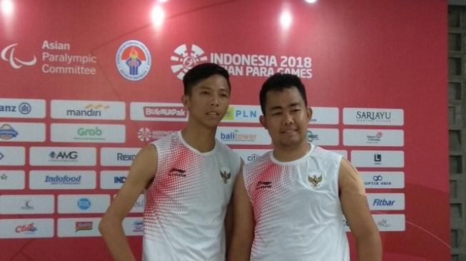 Atlet para-bulutangkis Indonesia, Dheva Anrimusthi (kiri) sukses menyapu bersih medali emas dari tiga nomor yang diikutinya di Asian Para Games 2018. (Suara.com/Arief Apriadi)