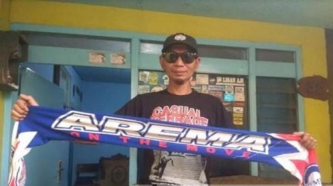 Dirigen Aremania Yuli Sumpil disanksi PSSI seumur hidup tidak boleh masuk stadion. (Foto: beritajatim.com)