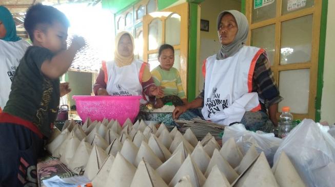 Makanan untuk korban gempa Kepulauan Sapudi, Kabupaten Sumenep. (Suara.com/Ali Achmad)