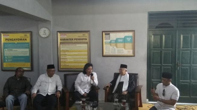 Begini Jadinya Kalau Ma'ruf Amin Bertemu Cak Nun