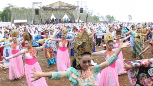 Lebih dari 5.800 Penari Ciptakan Rekor Dunia di Festival Geopark