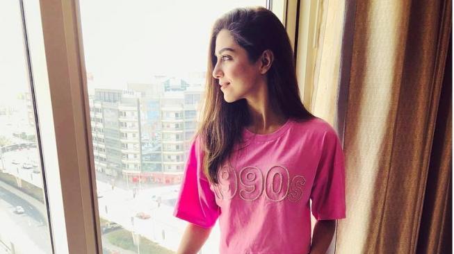 5 Foto Liburan Maya Ali, Artis Pakistan 'Kembaran' Tsania Marwa