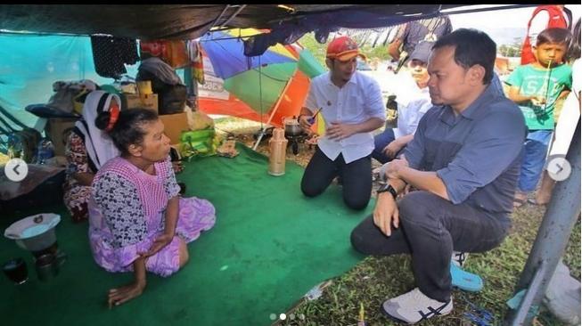 Pasha Ungu bersama Walikot Bogor, Aria Bima mengunjungi korban gempa di Palu. (Instagram)