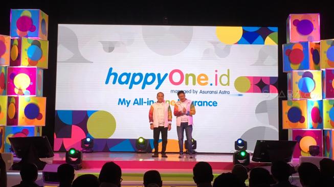 Suparno Djasmin, Direktur PT Astra International (kiri) dan Rudy Chen, CEO Asuransi Astra dalam launching Happyone.id (17/10/2018) [Suara.com/ukirsari].