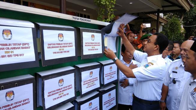 Anies Cek Hak Pilih Pilpres dan Pileg di Kelurahan Cilandak Barat