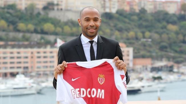 Thierry Henry diperkenalkan sebagai pelatih baru AS Monaco dalam jumpa pers di Monaco. (Valery HACHE / AFP) 