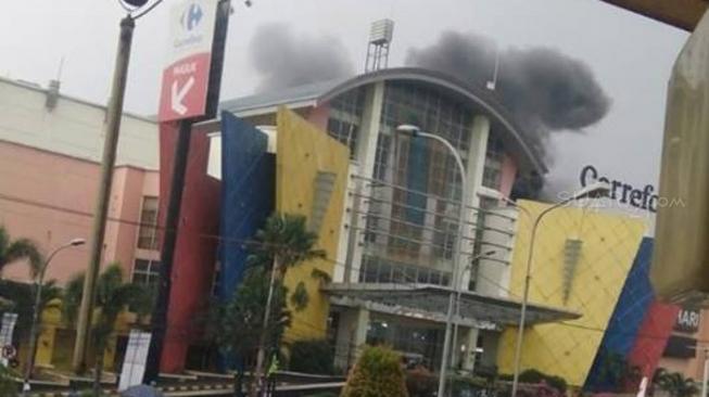 Mal CBD Ciledug Terbakar, Diduga Akibat Puntung Rokok