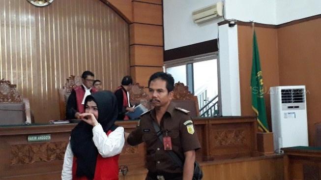 Roro Fitria divonis empat tahun penjara. [Wahyu Tri Laksono/Suara.com]