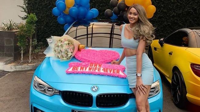 Ultah ke-27, Kimmy Jayanti dapat hadiah mobil mewah dari suami, Greg Nwokolo. (Instgram Kimmy Jayanti)