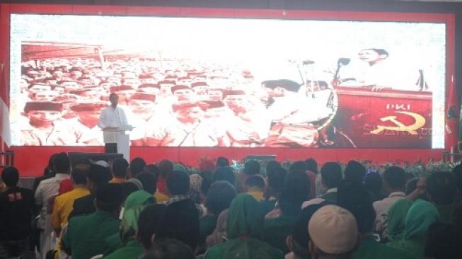 Ada Foto Dirinya Bareng DN Aidit, Begini Komentar Lucu Jokowi