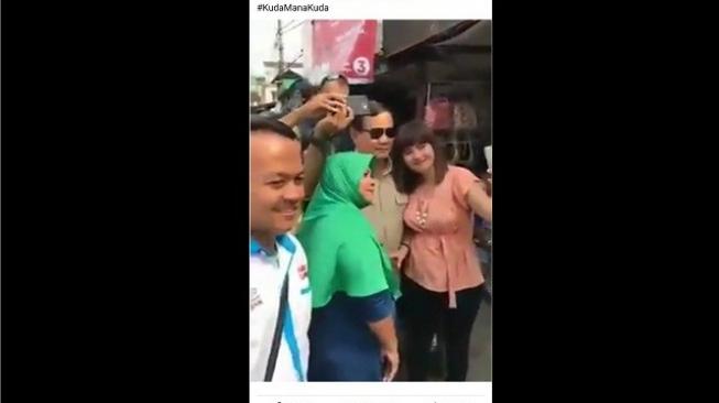 Video pria mirip Prabowo viral di media sosial. (Foto: Facebook)