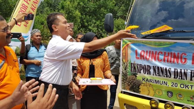 Peluncuran perdana ekspor nanas dan pisang Mas, di Pulau Kundur, Kabupaten Karimun, Sabtu (20/10/2018). (Dok: Kementan)