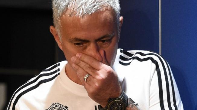 Manajer Manchester United, Jose Mourinho dalam jumpa pers jelang laga matchday 3 Grup H Liga Champions 2018/2019 kontra Juventus di Old Trafford. [Oli SCARFF / AFP]