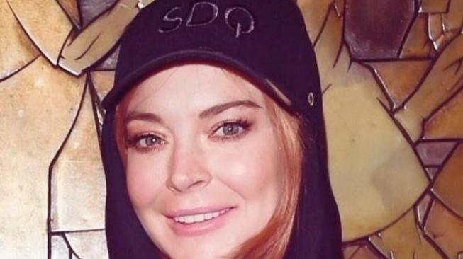 Lindsay Lohan kenakan Hijab Sadoq, hijab dari bambu asal Belanda [IG @sadoqmuslimahfashionwear]