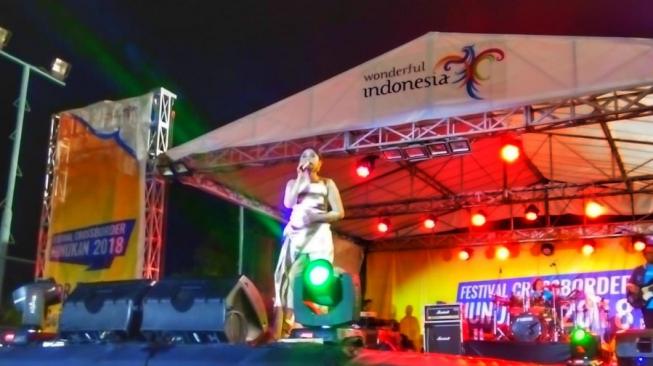 Meriahkan Festival Crossborder, Rossa Berhasil Bius Pengunjung