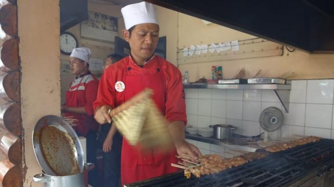 Makan di RM Bumi Aki, Jangan Lupa Coba Menu Sate Kambing