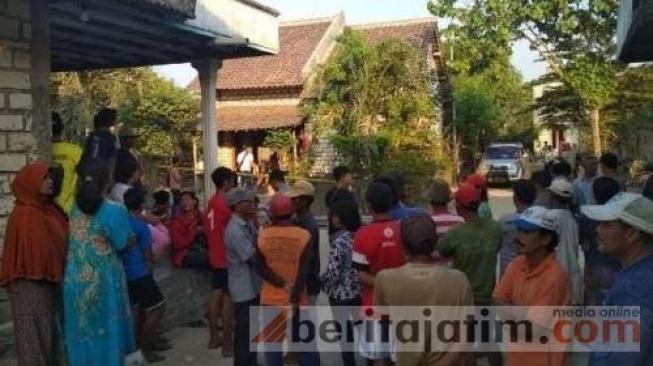 Cinta Segitiga, Kakek Pangat Dibacok Kakek Wajib saat Bobok Siang