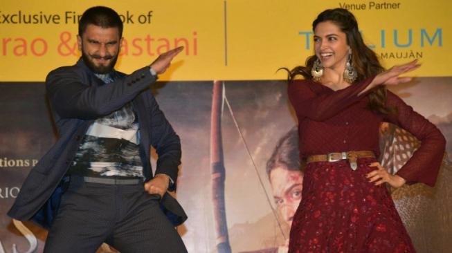 Ranveer Singh dan Deepika Padukone. (Narinder NANU / AFP)