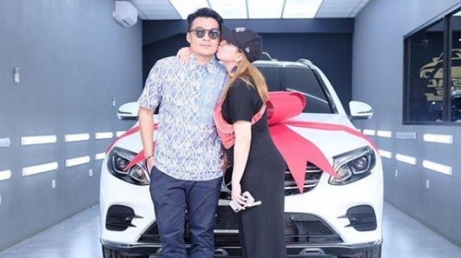 Tya Ariestya dapat hadiah berupa mobil dari suami [Instagram/tya_ariestya]