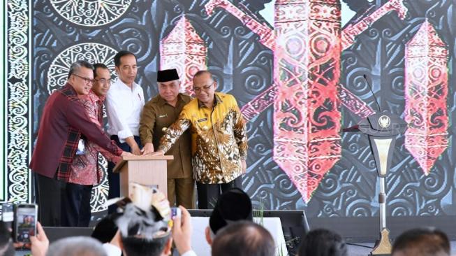 Presiden Joko Widodo atau Jokowi meresmikan Bandara Aji Pangeran Tumenggung (APT) Pranoto di Kota Samarinda, Kalimantan Timur, Kamis (25/10/2018). (Dok. Biro Pers Setpres/Laily Rachev)