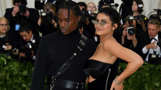 Kylie Jenner dan Travis Scott. (Angela Weiss / AFP)