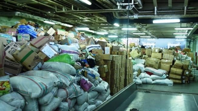 Bantuan logistik dari TNI untuk korban gempa dan tsunami di Sulteng. (Foto Dok. Puspen TNI)