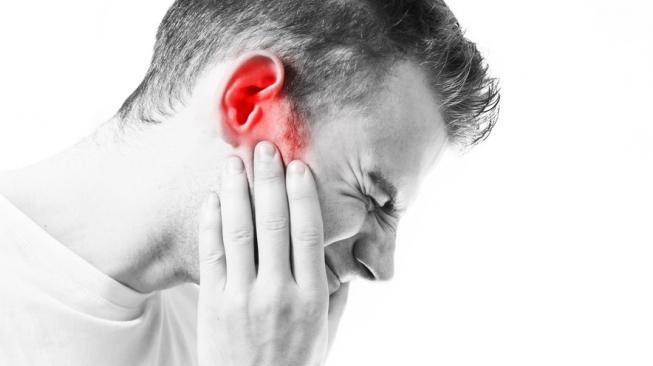 Telinga berdenging karena tinnitus. (Shutterstock)