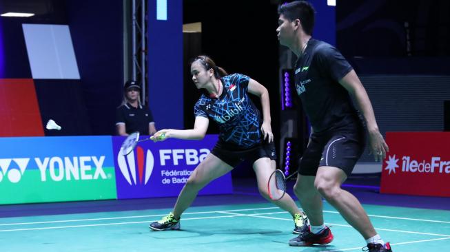 Pasangan ganda campuran Indonesia, Praveen Jordan/Melati Daeva Oktavianti, kalah dari pasangan Cina, Wang Yilyu/Huang Dongping, di babak kedua Prancis Open 2018, Kamis (25/10). [Humas PBSI]