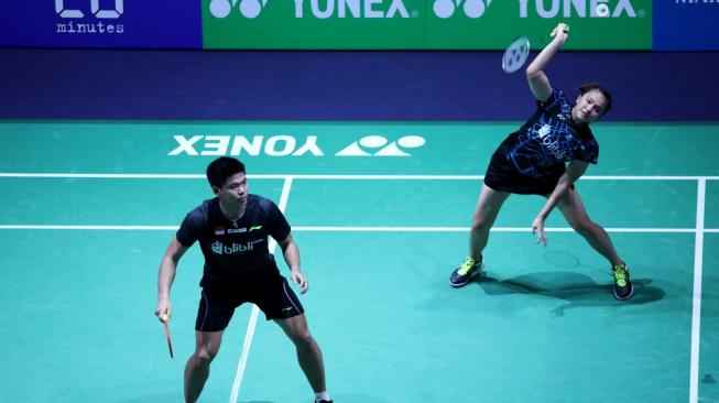 Pasangan ganda campuran Indonesia, Praveen Jordan/Melati Daeva Oktavianti, kalah dari pasangan Cina, Wang Yilyu/Huang Dongping, di babak kedua Prancis Open 2018, Kamis (25/10). [Humas PBSI]