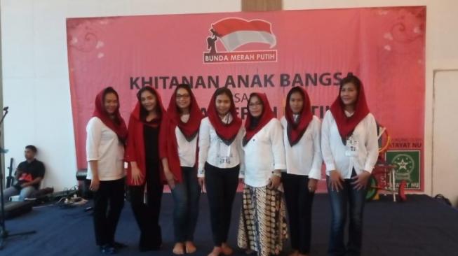 BMP - Fatayat NU Gelar Khitanan Massal dan Hibur Anak-anak