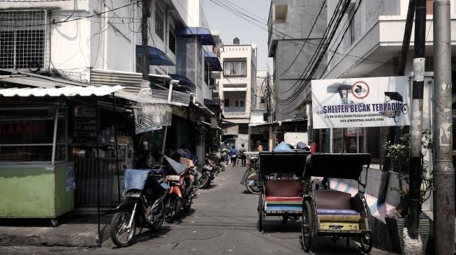 Geliat Shelter Becak di Jakarta